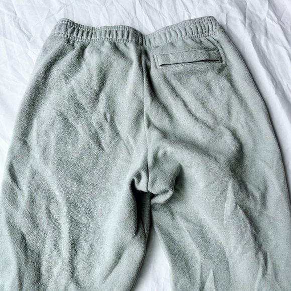 💛Under Armour Sweatpants - Youth Large - Soft and Comfy - Gray - Draw String - Picture 7 of 8